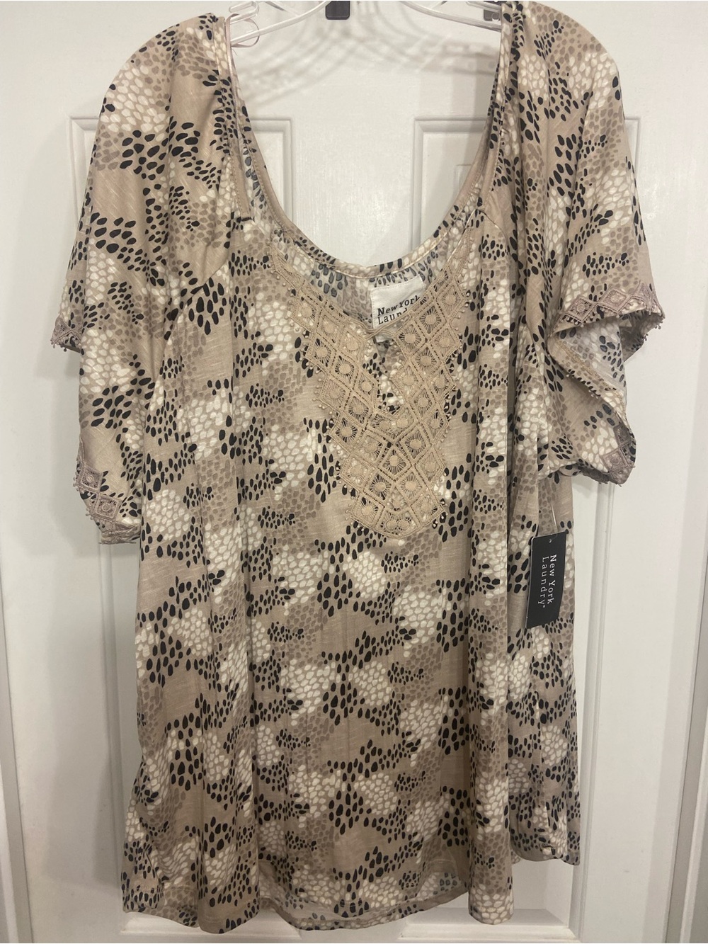 3X New York Laundry Amazing Feel  Women's Beige Patterned Crochet-Yoke Top